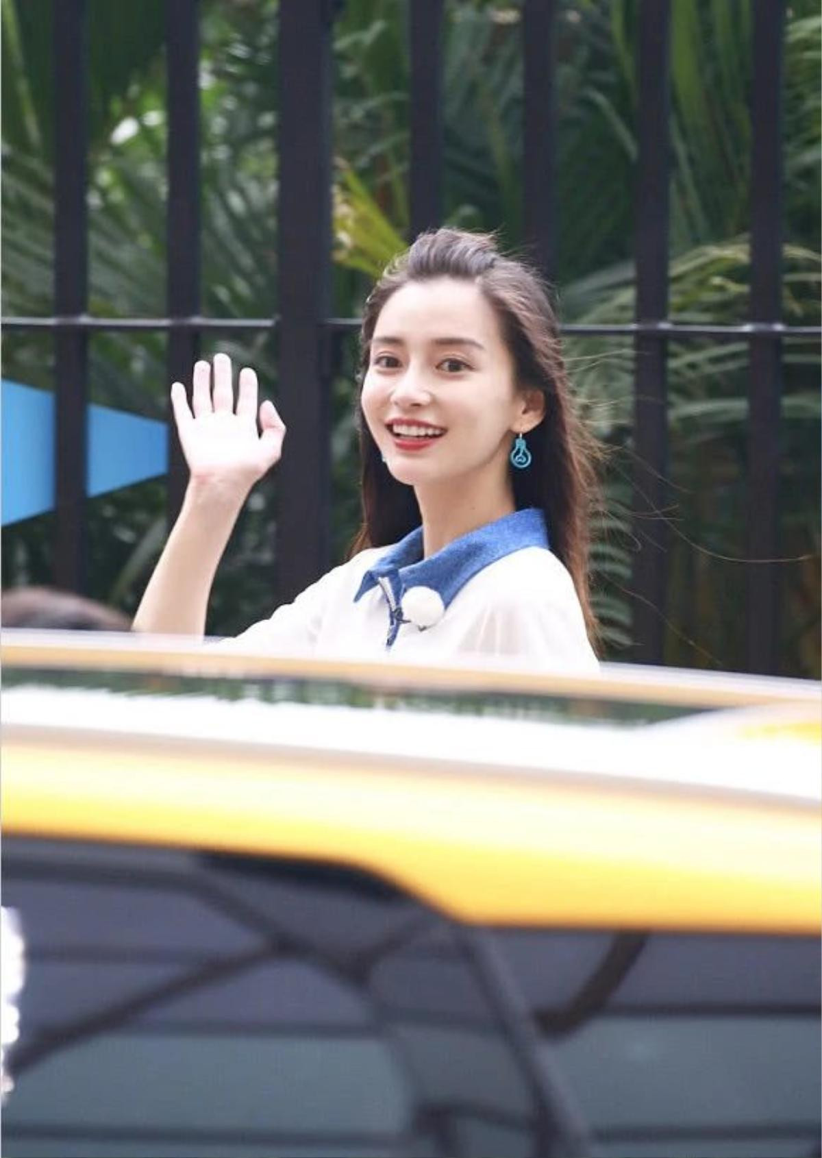 Angelababy gây chú ý với mũi và chiếc cằm khác thường Ảnh 1