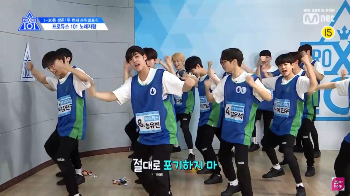 'Produce X 101': Cha Jun Ho cover nhạc phim 'Goblin', Kim Woo Seok - Han Seung Woo gây sốt với bản tình ca huyền thoại Ảnh 16