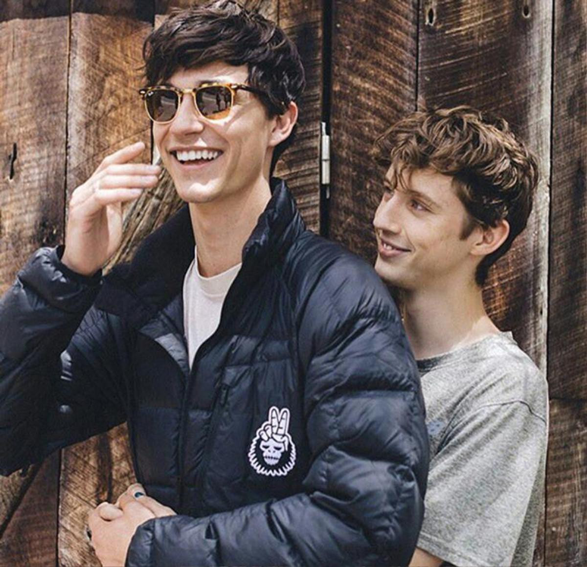 Troye Sivan 'thả thính' Shawn Mendes trên show phỏng vấn và hành động 'phản đối' bất ngờ từ người hâm mộ Ảnh 3