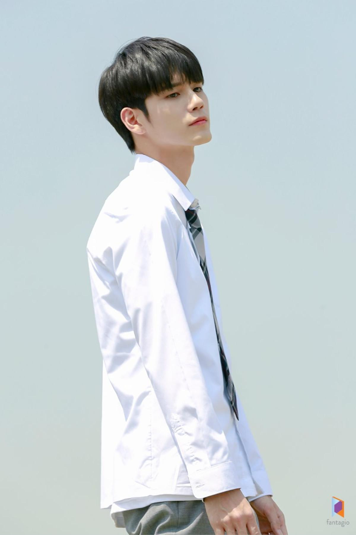 Ngắm tạo hình nam sinh 'đẹp hơn hoa' của Ong Seong Woo (Wanna One) trong phim 'Moments of 18' Ảnh 18