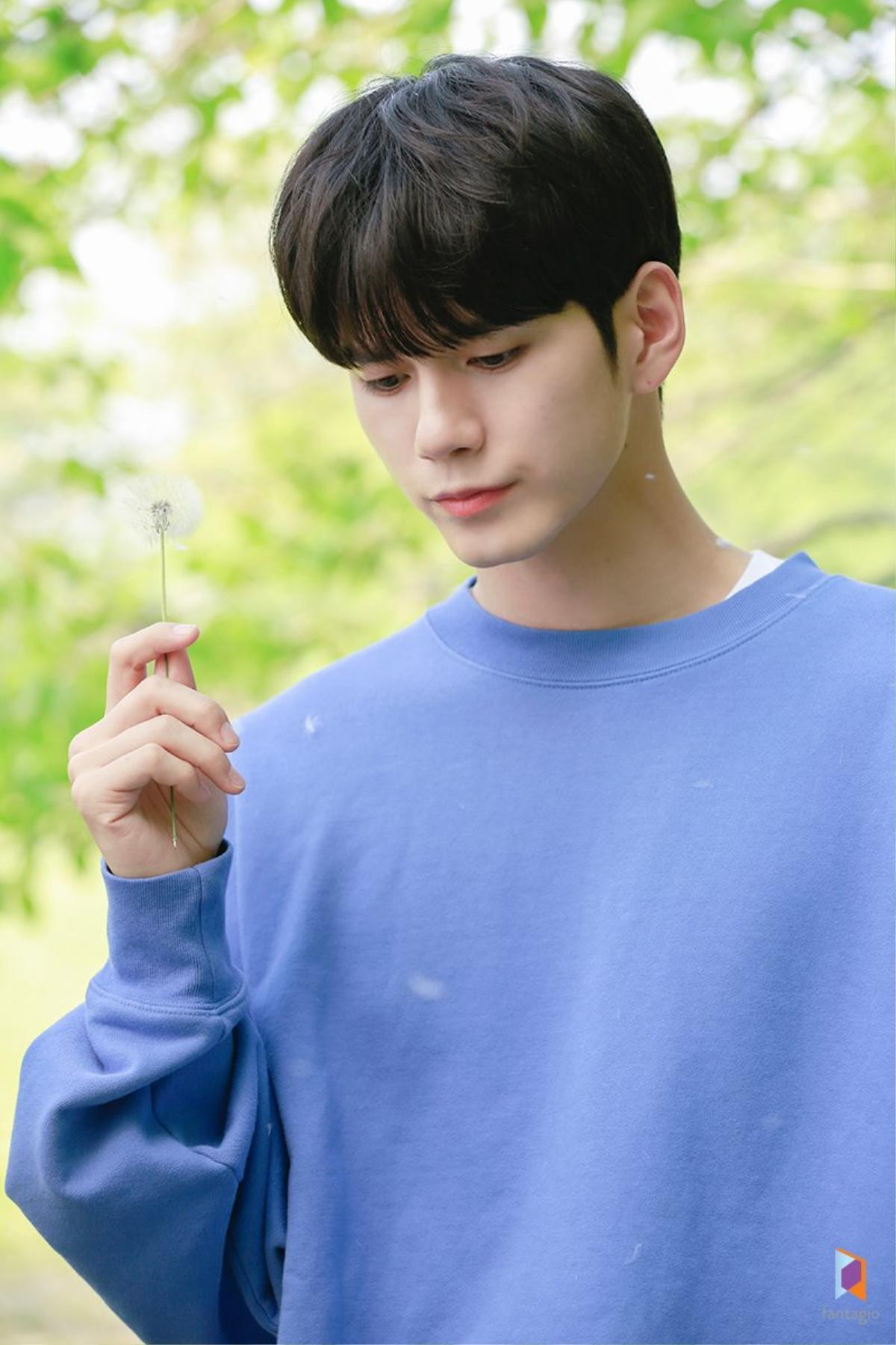 Ngắm tạo hình nam sinh 'đẹp hơn hoa' của Ong Seong Woo (Wanna One) trong phim 'Moments of 18' Ảnh 22