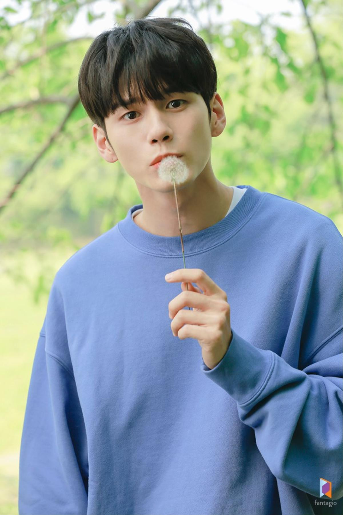 Ngắm tạo hình nam sinh 'đẹp hơn hoa' của Ong Seong Woo (Wanna One) trong phim 'Moments of 18' Ảnh 24