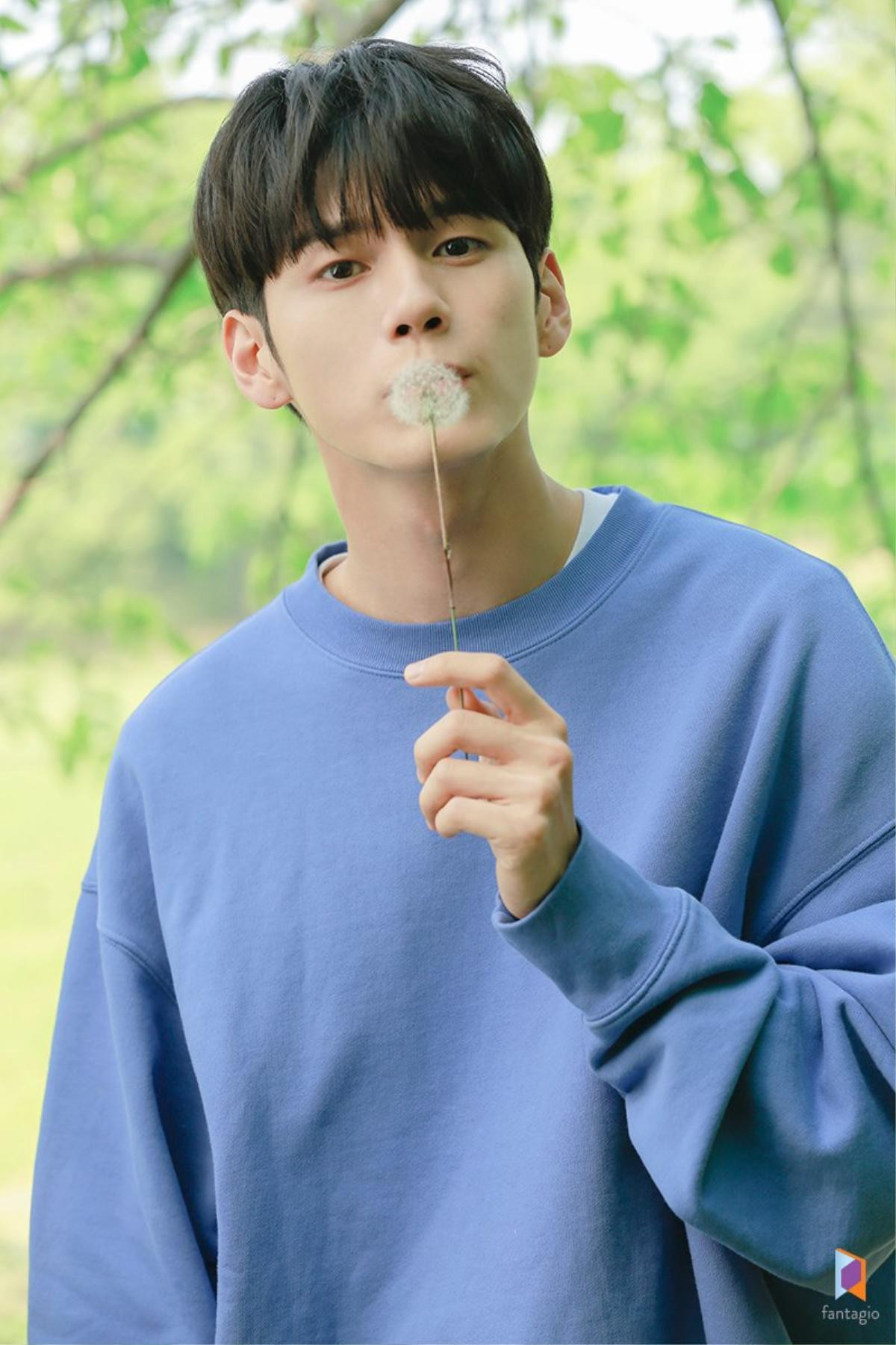 Ngắm tạo hình nam sinh 'đẹp hơn hoa' của Ong Seong Woo (Wanna One) trong phim 'Moments of 18' Ảnh 25