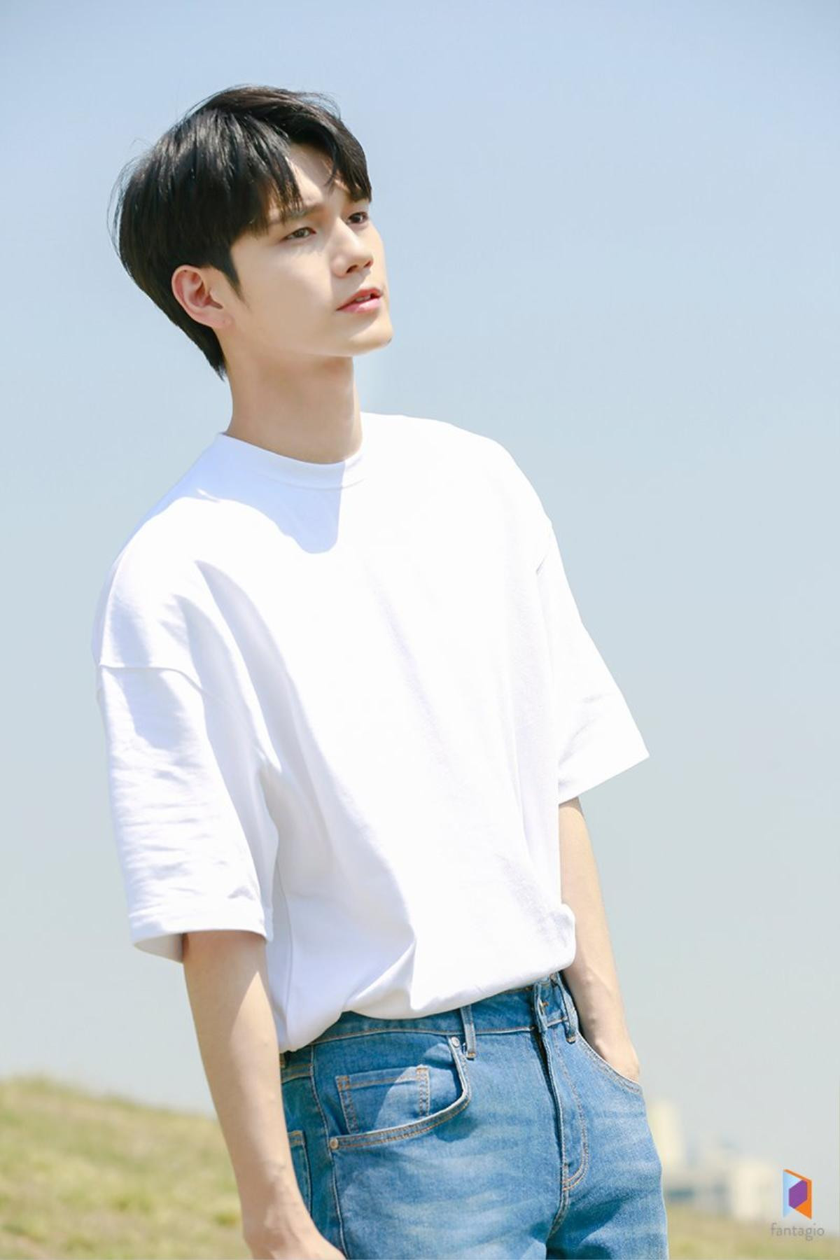 Ngắm tạo hình nam sinh 'đẹp hơn hoa' của Ong Seong Woo (Wanna One) trong phim 'Moments of 18' Ảnh 8