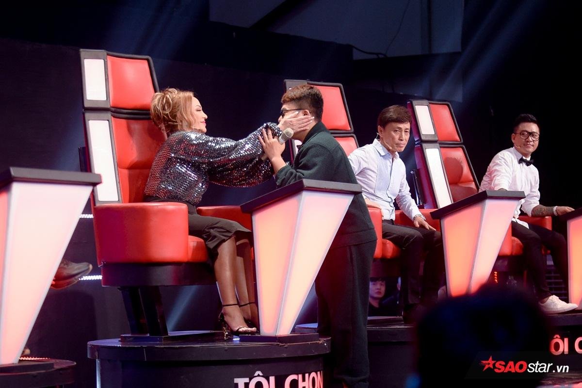 Vòng Đo ván The Voice 2019: 'Cô dâu' Bích Tuyết hát nhạc Pháp loại Chí Bảo đội Tuấn Ngọc Ảnh 10