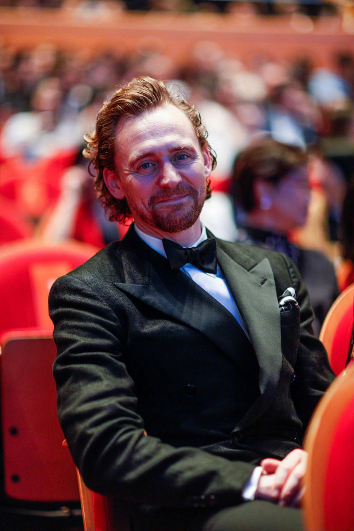 Tom Hiddleston tỏa sáng cùng Hứa Ngụy Châu - Vương Đại Lục tại thảm đỏ bế mạc 'LHP Thượng Hải 2019' Ảnh 8