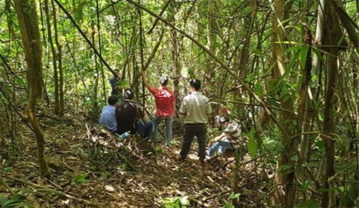 Tá hỏa phát hiện thi thể người đàn ông đang phân hủy mạnh dưới vực sâu ở đèo Bảo Lộc Ảnh 2