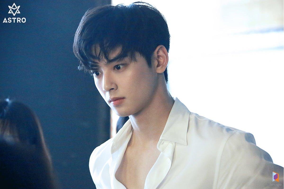 Hoàng tử Cha Eun Woo (ASTRO) quyến rũ, đẹp không góc chết trong ảnh quảng bá phim 'Rookie Historian Goo Hae Ryung' Ảnh 15