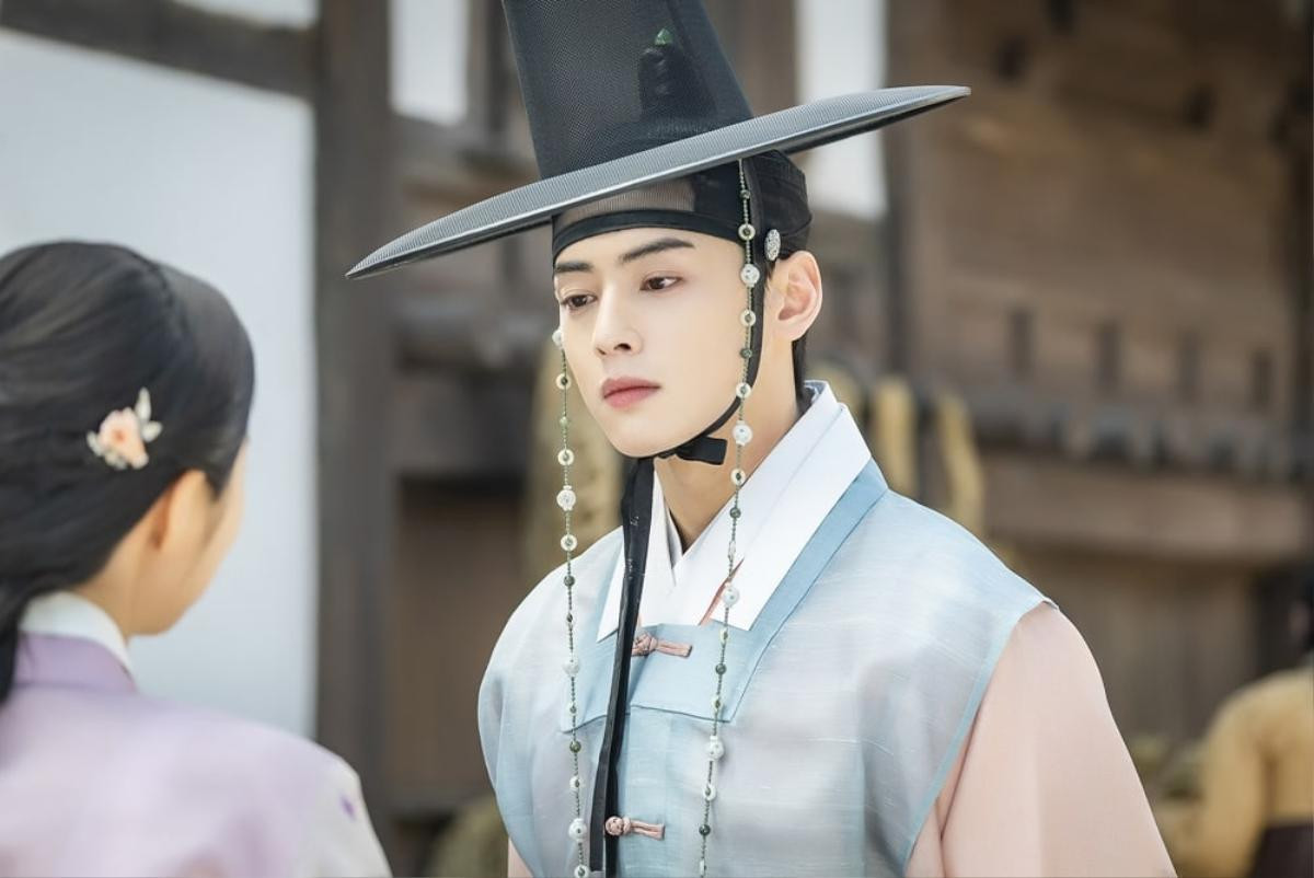 'Rookie Historian Goo Hae Ryung' thả xích ảnh đẹp mê hồn của Cha Eun Woo (ASTRO) - Shin Se Kyung Ảnh 3