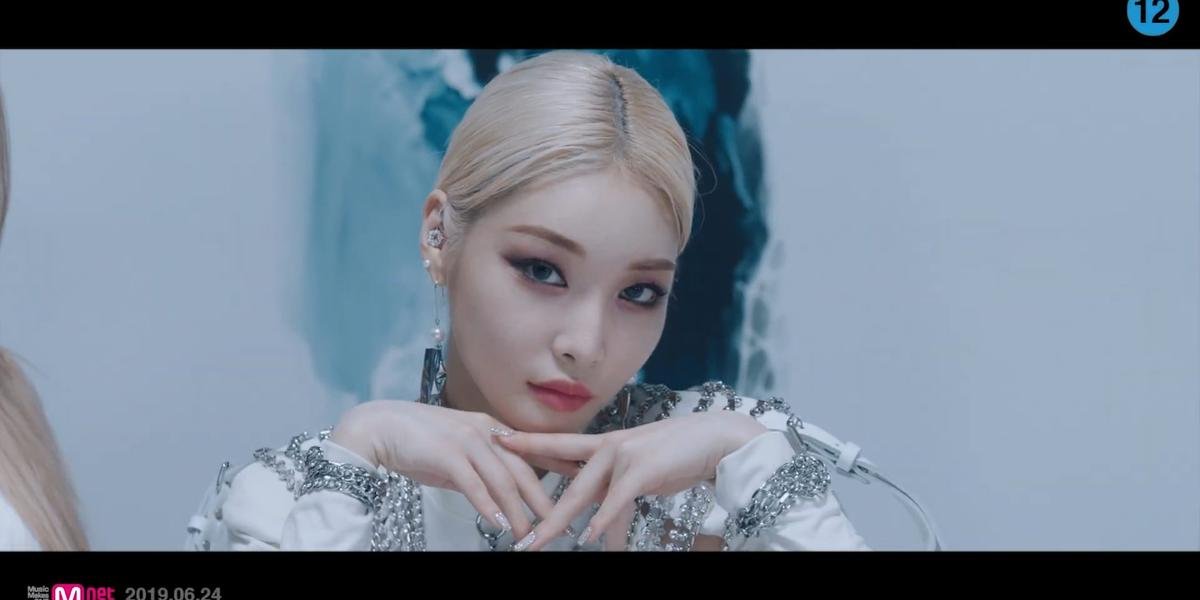 Chungha comeback với MV 'Snapping': Mê hoặc và nóng bỏng đến nghẹt thở Ảnh 3