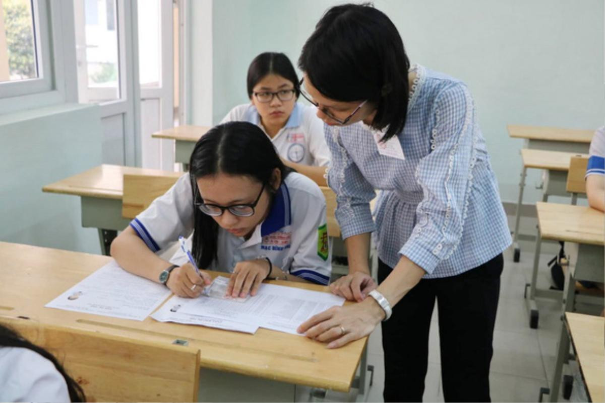 Trước 7h sáng ngày 25/6, thí sinh vẫn được làm thủ tục dự thi tốt nghiệp THPT 2019 Ảnh 1