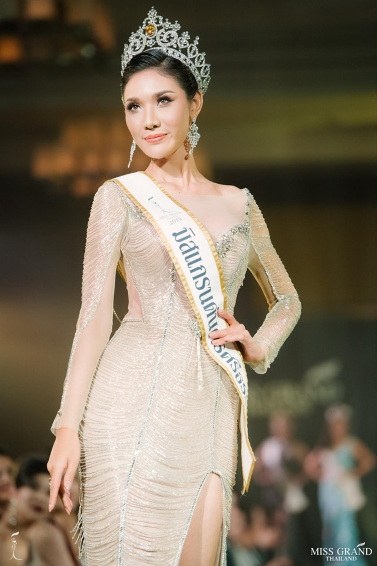 Váy ánh kim đẹp nhất lịch sử Miss Universe của H'Hen Niê bị Hoa hậu Thái Lan 'sao chép' Ảnh 2