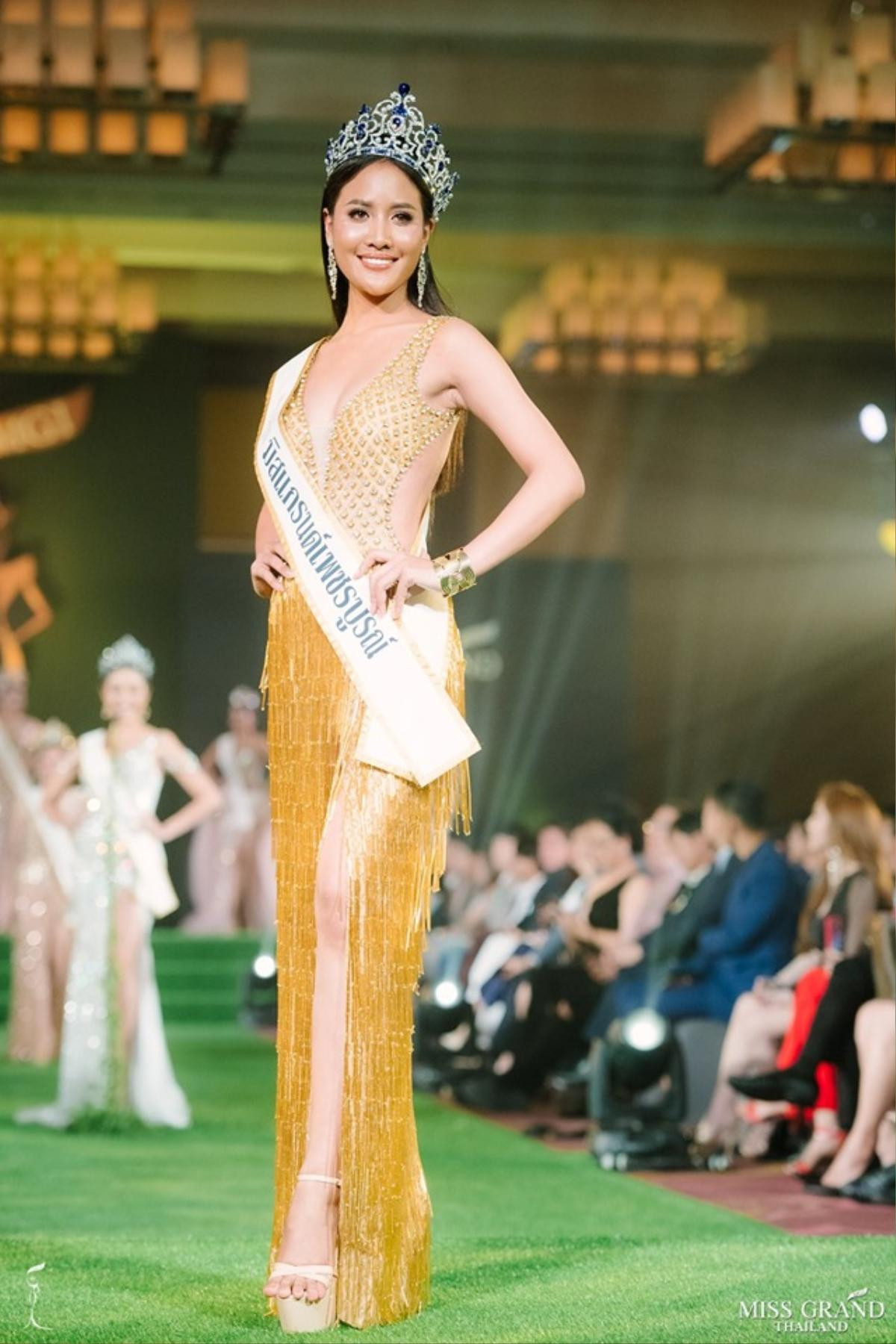 Váy ánh kim đẹp nhất lịch sử Miss Universe của H'Hen Niê bị Hoa hậu Thái Lan 'sao chép' Ảnh 11