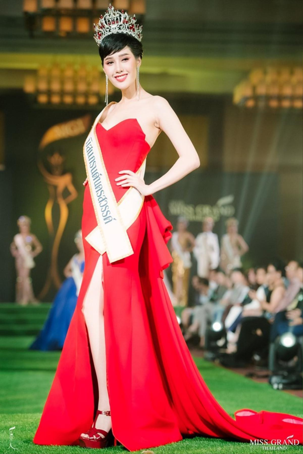 Váy ánh kim đẹp nhất lịch sử Miss Universe của H'Hen Niê bị Hoa hậu Thái Lan 'sao chép' Ảnh 13