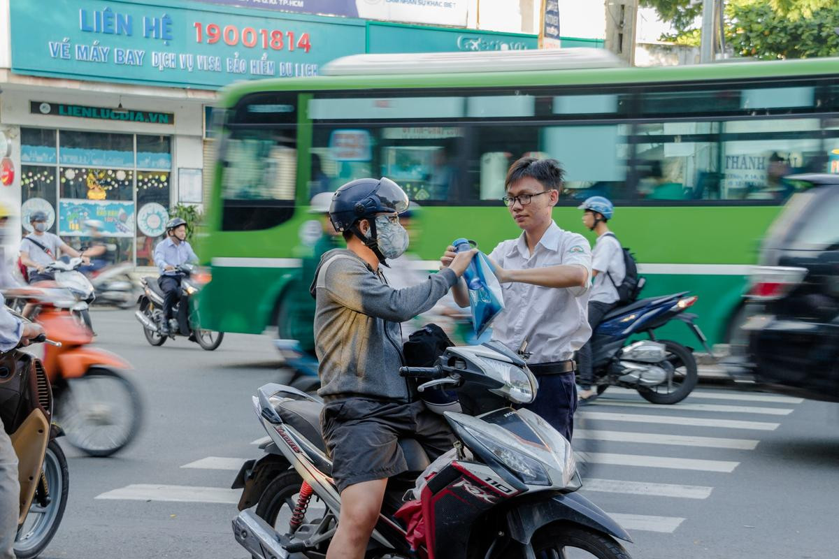 Ngày thi thứ 2, kỳ thi THPT Quốc gia 2019: 150 phút ‘căng não’ của các sĩ tử với bài thi tổ hợp các môn Khoa học Tự nhiên Ảnh 2