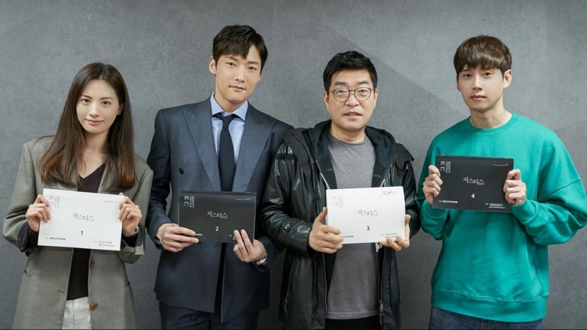 'Justice' thả thính fans với những bức ảnh của Choi Jin Hyuk, Nana, Son Hyun Joo Ảnh 1