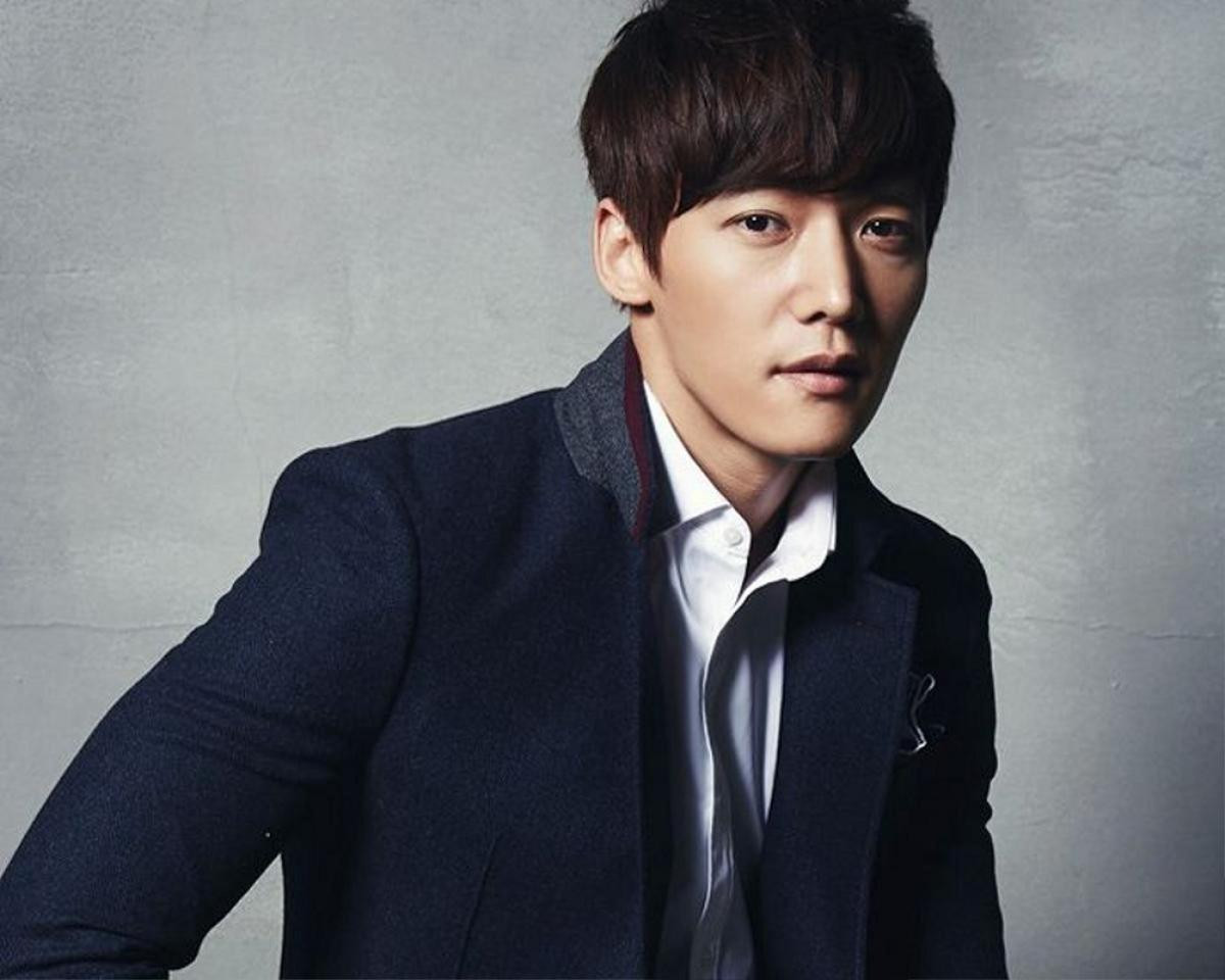 'Justice' thả thính fans với những bức ảnh của Choi Jin Hyuk, Nana, Son Hyun Joo Ảnh 2