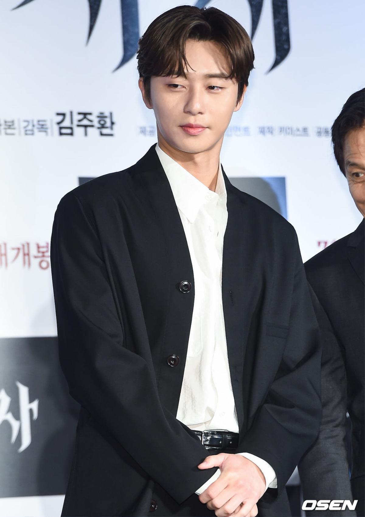 Park Seo Joon đẹp trai, áp đảo Woo Do Hwan tại họp báo phim 'The Divine Fury' Ảnh 7