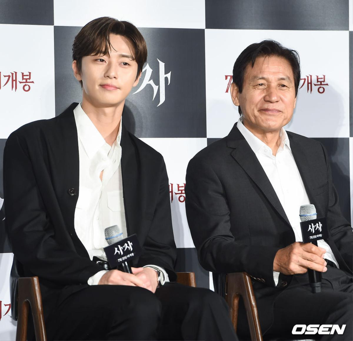 Park Seo Joon đẹp trai, áp đảo Woo Do Hwan tại họp báo phim 'The Divine Fury' Ảnh 14