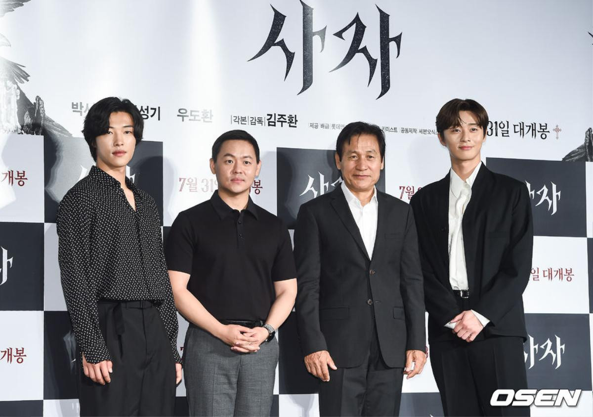 Park Seo Joon đẹp trai, áp đảo Woo Do Hwan tại họp báo phim 'The Divine Fury' Ảnh 1