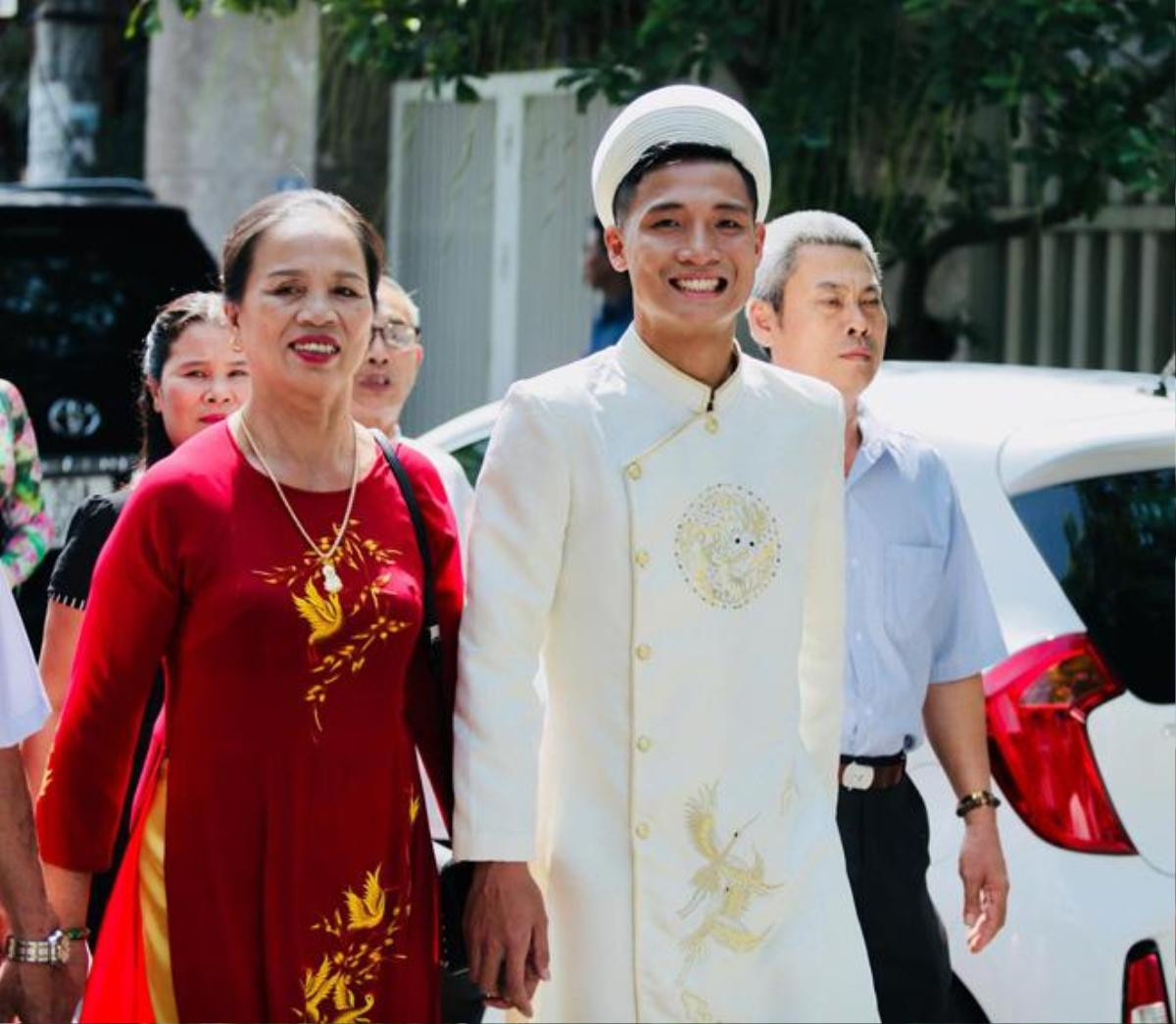 Vợ yêu của Bùi Tiến Dũng trong ngày đính hôn: Xinh đẹp duyên dáng, thuần Việt hết mức Ảnh 7