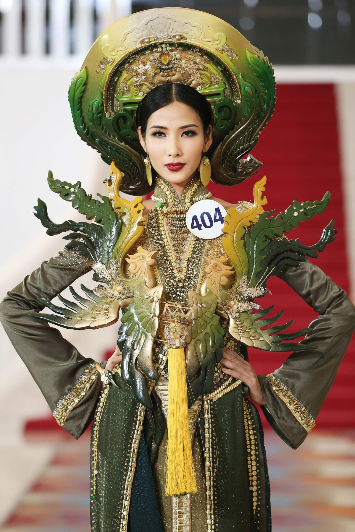 Á hậu Lệ Hằng, NTK Linh San, Thuận Việt cùng H'Hen Niê tìm National Costume cho Hoàng Thùy Ảnh 6