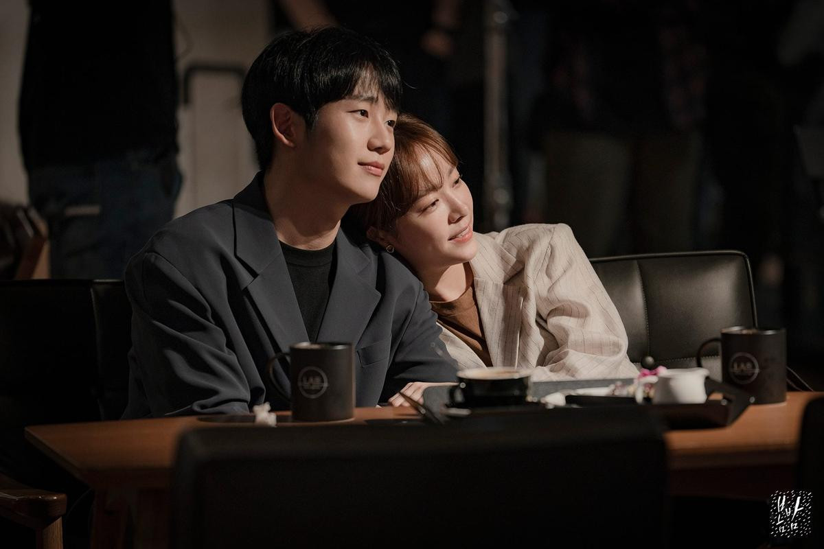 'Đêm xuân' chưa hết, Jung Hae In dự đóng phim mới của đạo diễn 'Người vợ thân quen' Ảnh 2