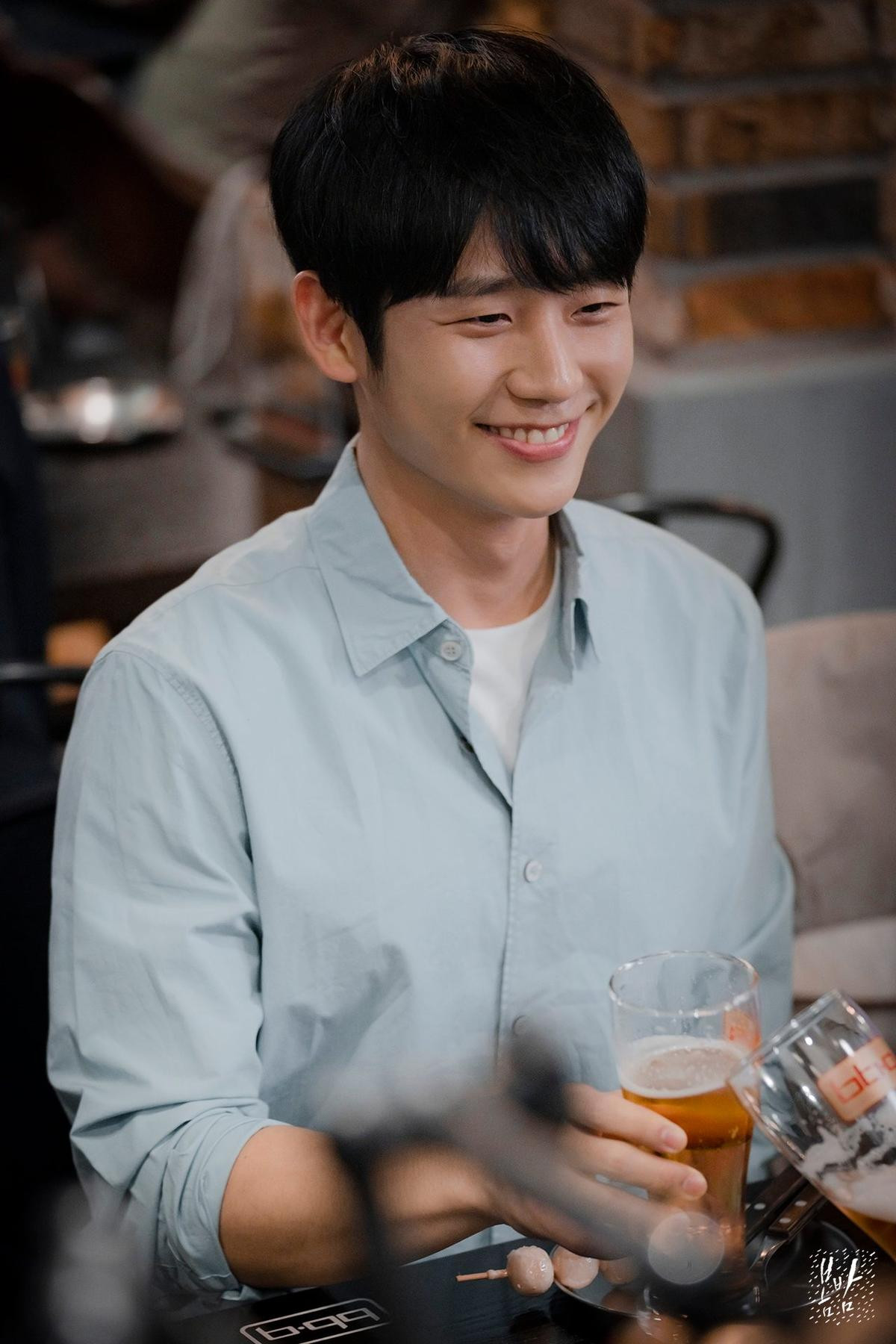 'Đêm xuân' chưa hết, Jung Hae In dự đóng phim mới của đạo diễn 'Người vợ thân quen' Ảnh 3