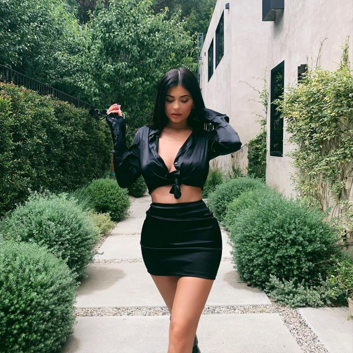 Mặt mộc ra phố Kylie Jenner gây choáng với mặt tròn xoe và đôi môi mỏng quẹt Ảnh 5