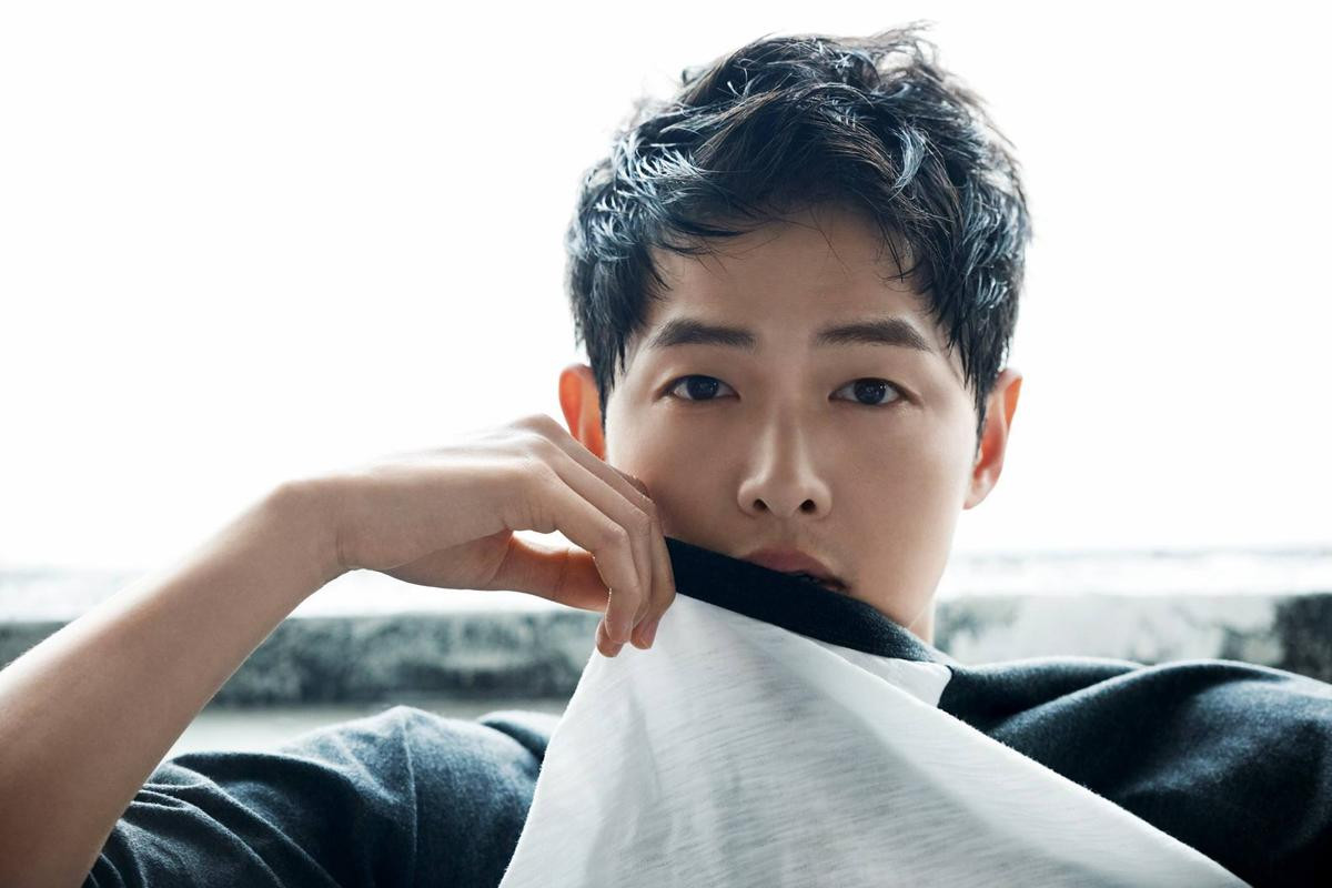 Song Joong Ki vẫn an nhiên đi xem ca nhạc vào ngày đệ đơn ly hôn Song Hye Kyo? Ảnh 1