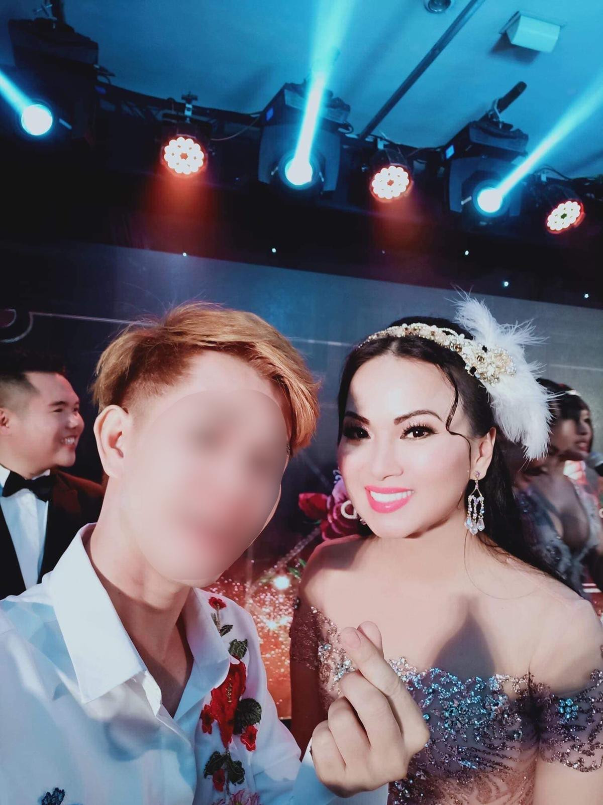 Thanh niên bị tố đích danh trà trộn vào các sự kiện của showbiz để chôm túi, điện thoại…, chụp ảnh 'sống ảo' cùng sao Ảnh 6