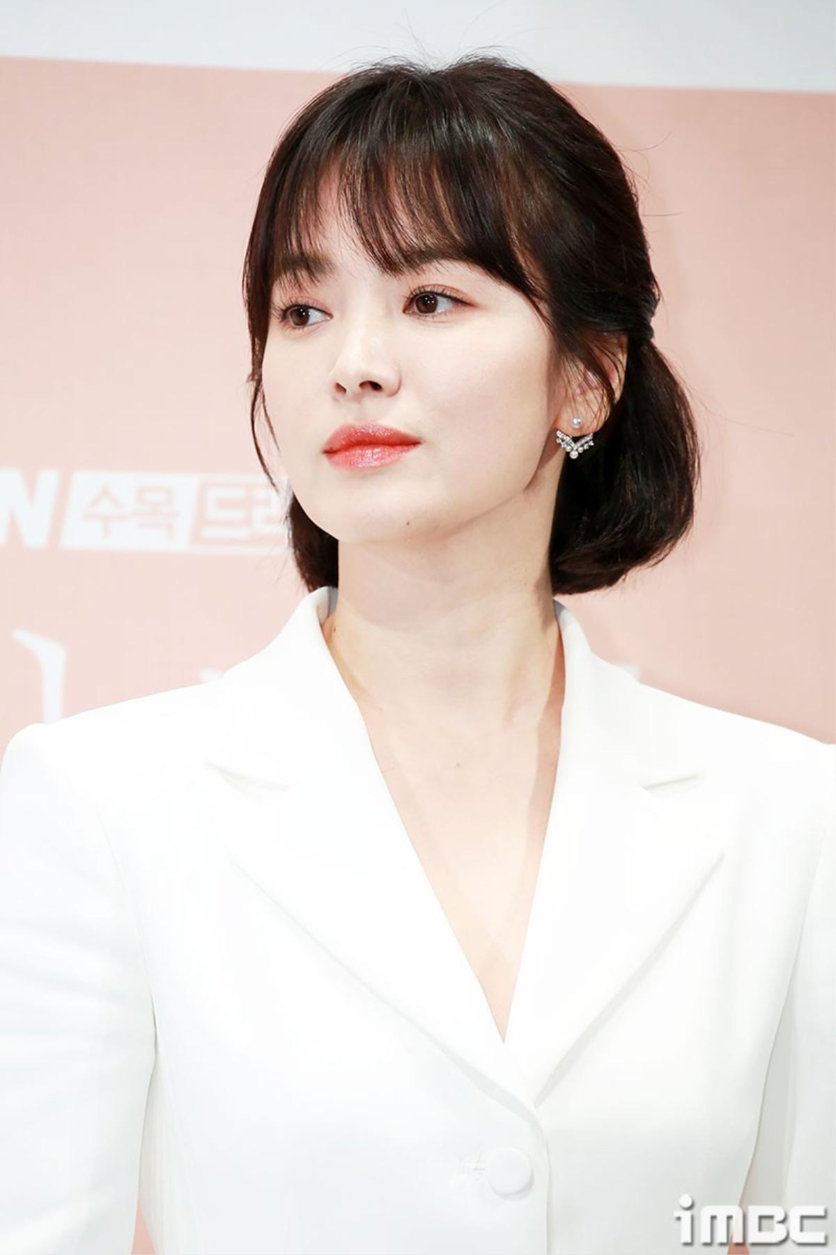 Vừa rút khỏi phim đóng cùng Joo Ji Hoon, Song Hye Kyo tiếp tục cân nhắc tham gia phim điện ảnh mới của đạo diễn Lee Joo Young Ảnh 5