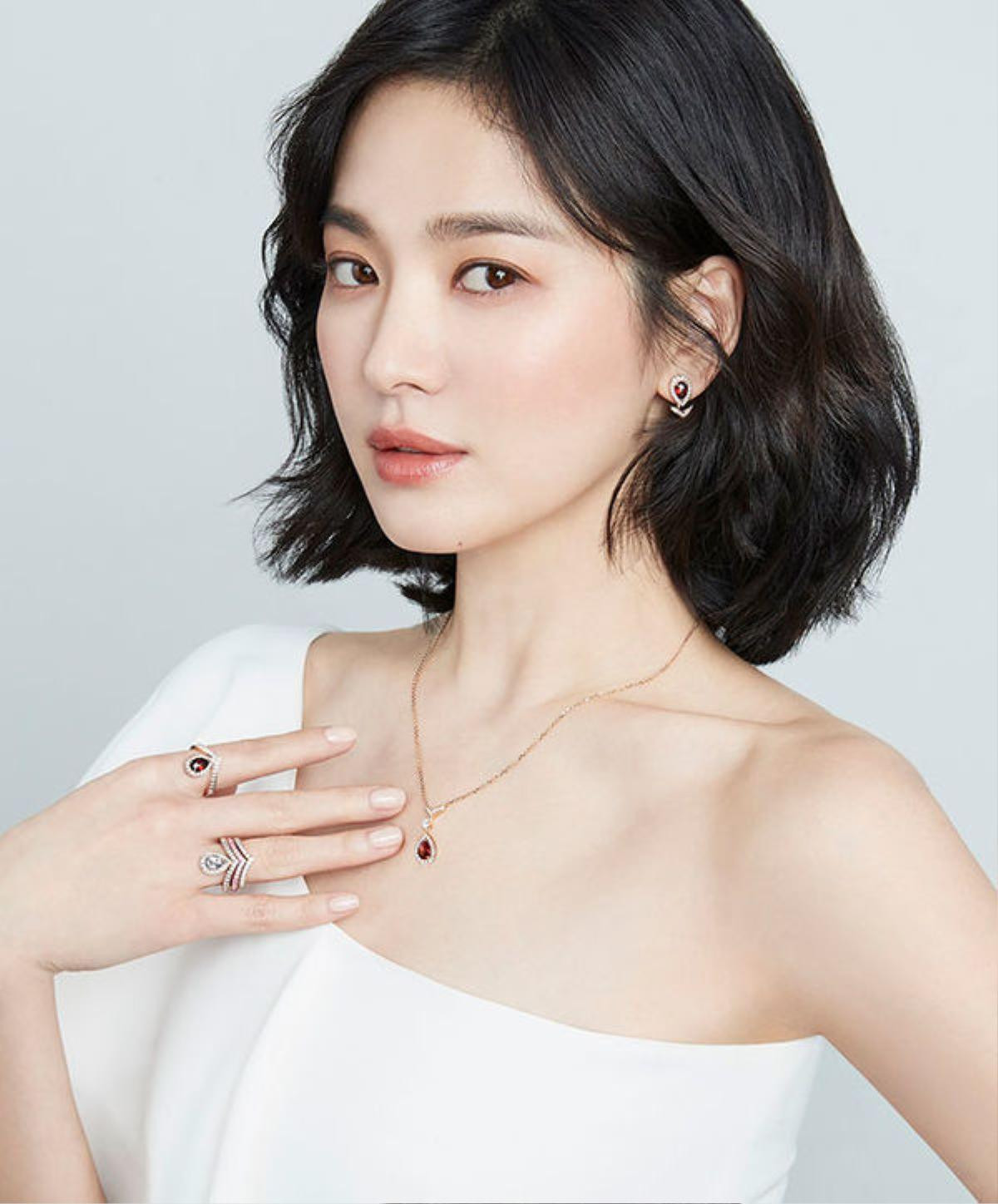 Vừa rút khỏi phim đóng cùng Joo Ji Hoon, Song Hye Kyo tiếp tục cân nhắc tham gia phim điện ảnh mới của đạo diễn Lee Joo Young Ảnh 1