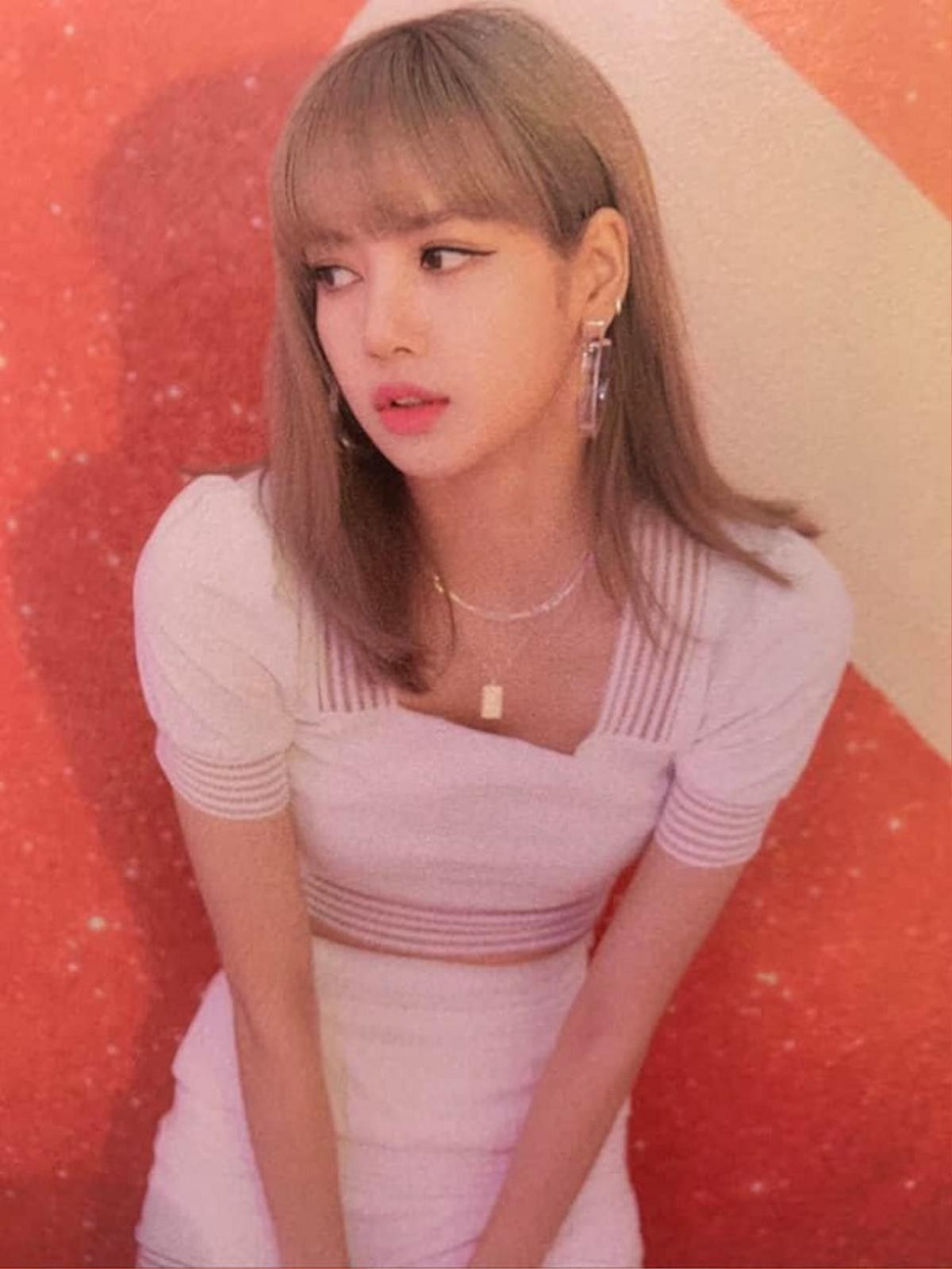 Loạt ảnh chụp beauty 'xinh như mộng' của Lisa Black Pink được fan share rần rần trên mạng xã hội Ảnh 7