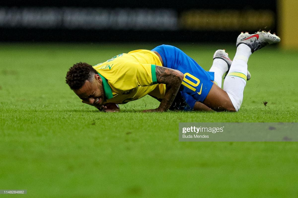 Neymar suýt khóc trên khán đài khi Brazil đá Penalty Ảnh 7