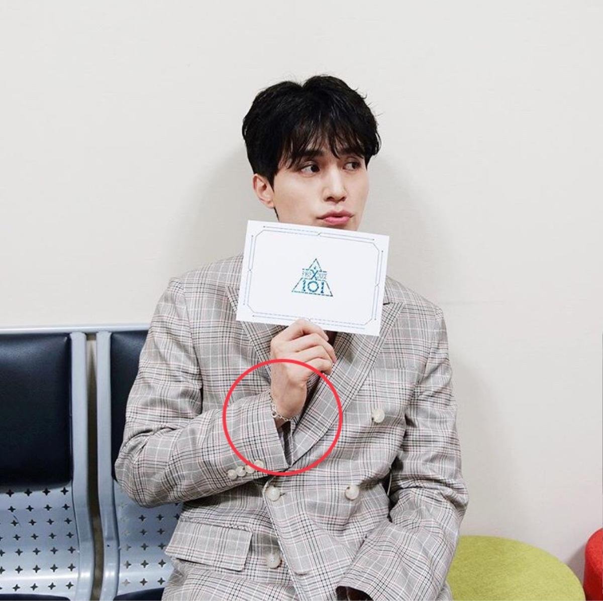 Lee Dong Wook ngầm thể hiện tình cảm với Im Soo Jung qua 'Produce X 101': Luôn đeo vật định tình? Ảnh 13