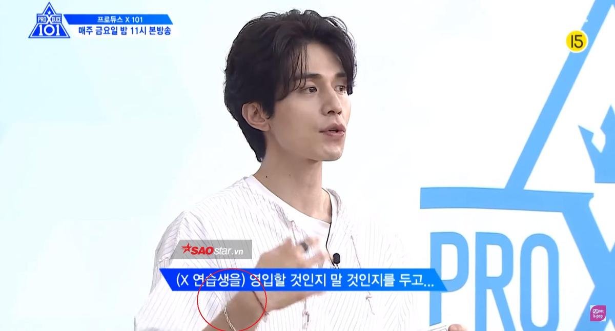 Lee Dong Wook ngầm thể hiện tình cảm với Im Soo Jung qua 'Produce X 101': Luôn đeo vật định tình? Ảnh 14