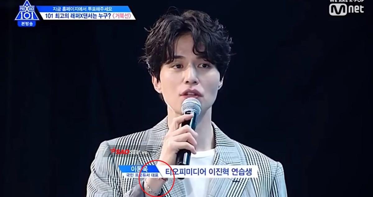 Lee Dong Wook ngầm thể hiện tình cảm với Im Soo Jung qua 'Produce X 101': Luôn đeo vật định tình? Ảnh 15