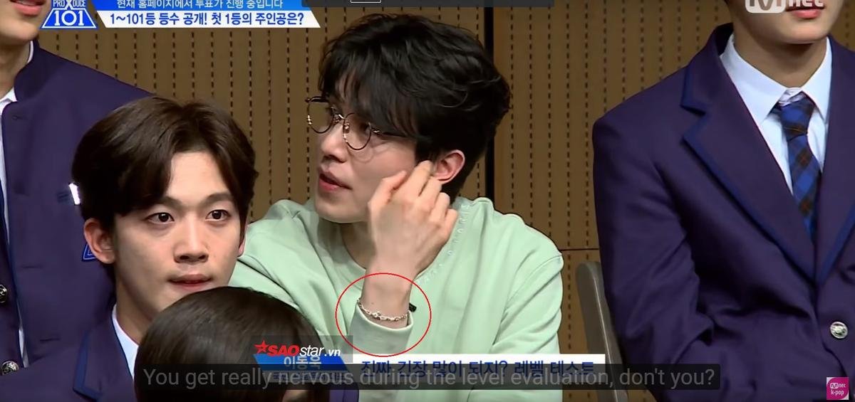 Lee Dong Wook ngầm thể hiện tình cảm với Im Soo Jung qua 'Produce X 101': Luôn đeo vật định tình? Ảnh 21