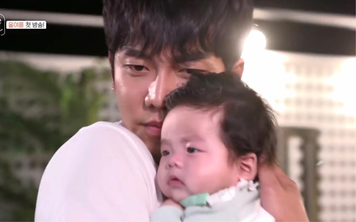 Đã có lịch chiếu phim của Hyun Bin và Son Ye Jin - Lee Seung Gi thể hiện tài năng chăm sóc em bé Ảnh 6