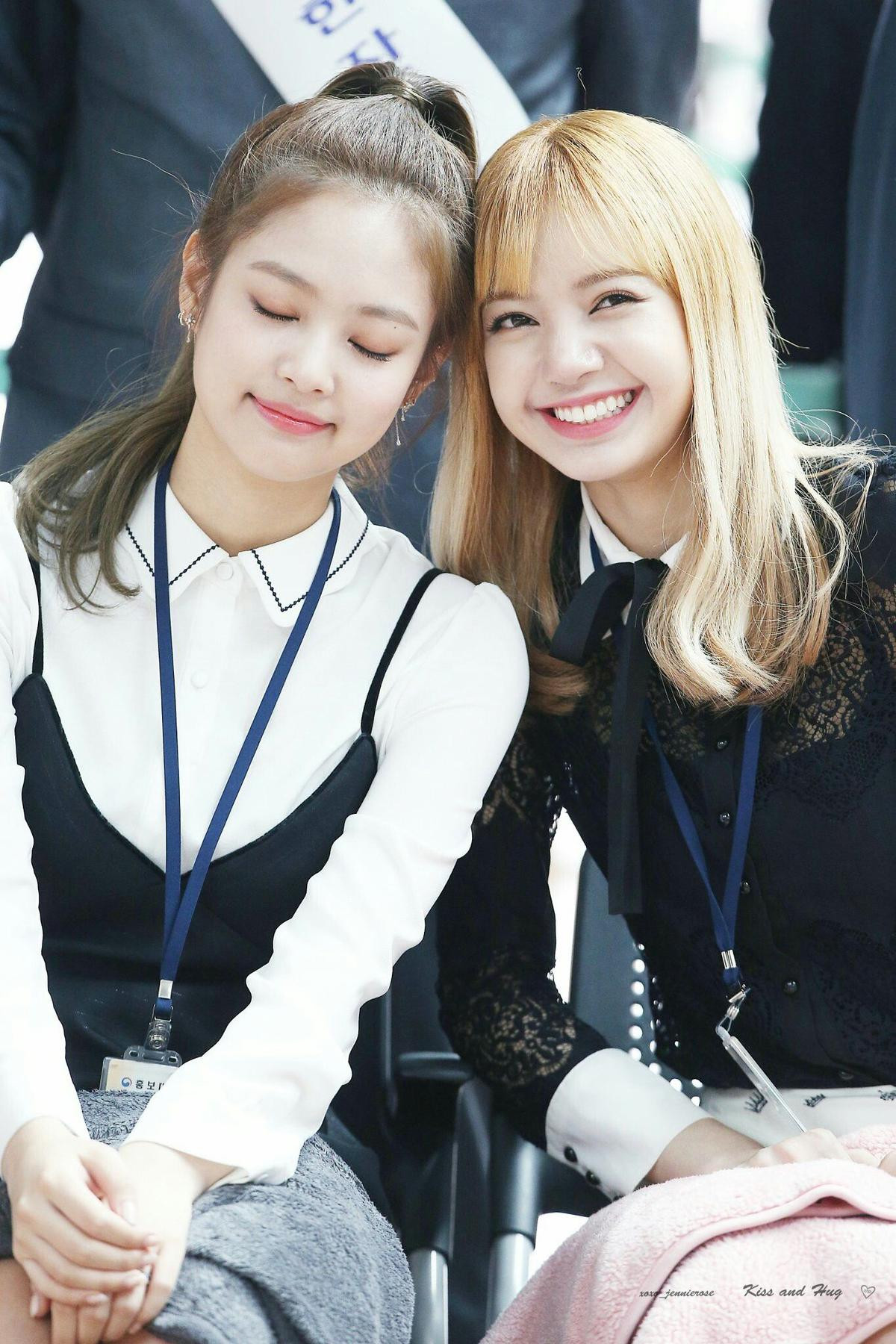 Có ai mà ngờ bộ sưu tập túi xách đắt xắt ra miếng của Jennie còn ‘vượt mặt’ cả Lisa Ảnh 2