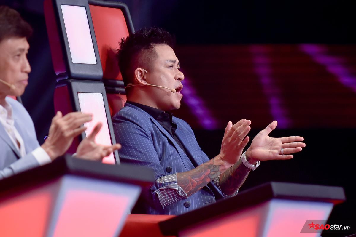 Vòng Playoffs - The Voice 2019: Lâm Bảo Ngọc trình diễn xuất sắc, HLV Hồ Hoài Anh hứa tặng hit riêng Ảnh 7