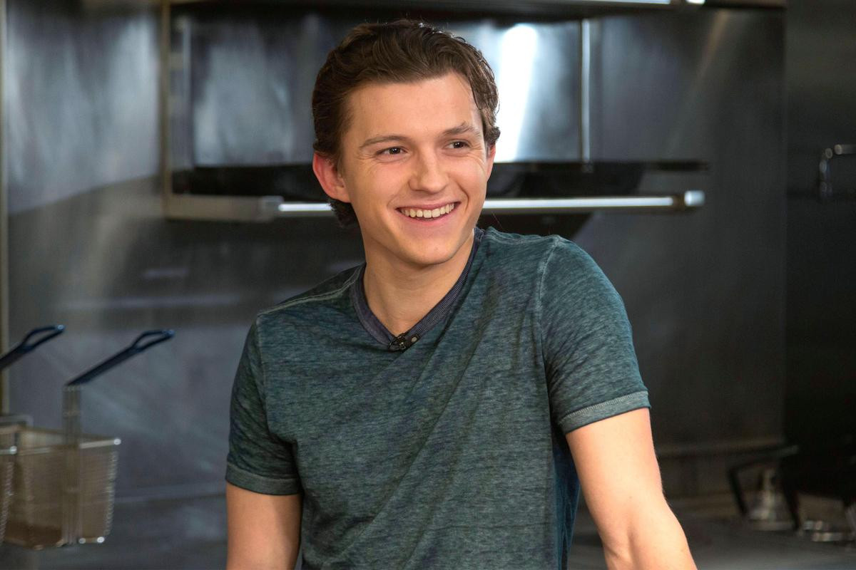 Chàng Spider-Man Tom Holland còn trở thành người hùng ngoài đời thật khi cứu giúp hành khách gặp nạn trên máy bay Ảnh 1