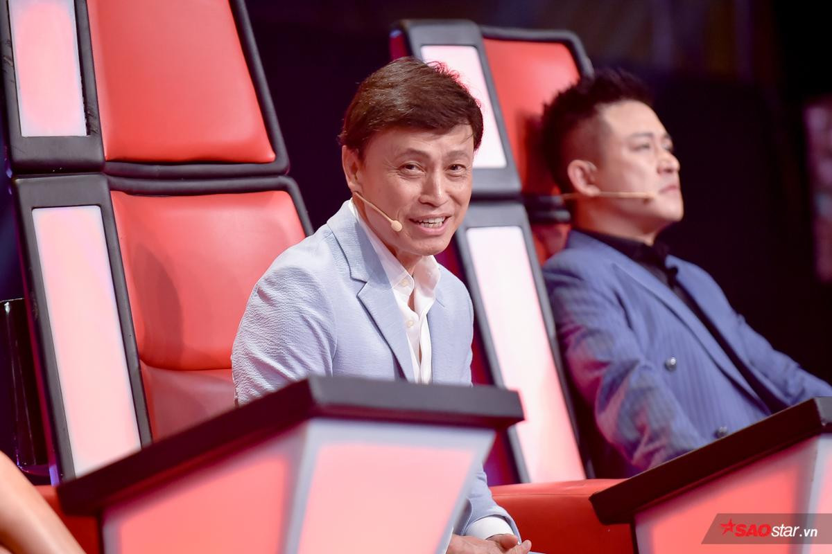 The Voice 2019: MC Phí Linh 'mê mệt' khoảnh khắc 'chú rể' Tuấn Hưng ôm 'cô dâu' Hồ Hoài Anh Ảnh 5