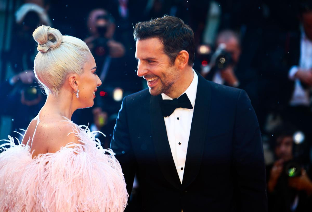 Album thì mãi chưa thấy đâu, Lady Gaga giờ còn bận làm 'người yêu' Bradley Cooper? Ảnh 2