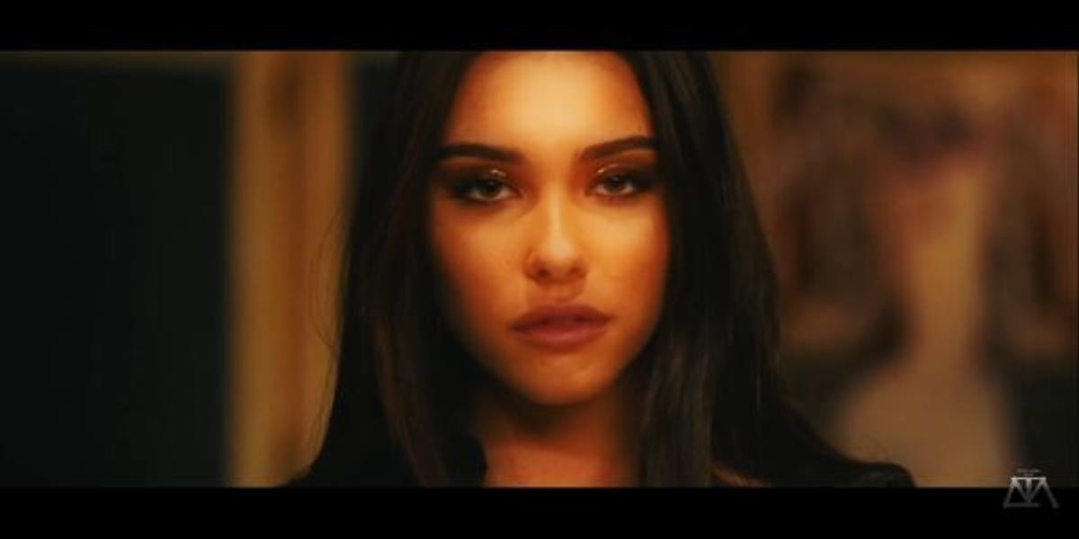 Style khoe vòng 1 đẹp 'mê man bất tỉnh' của chân dài Madison Beer góp mặt trong MV Sơn Tùng M-TP Ảnh 1