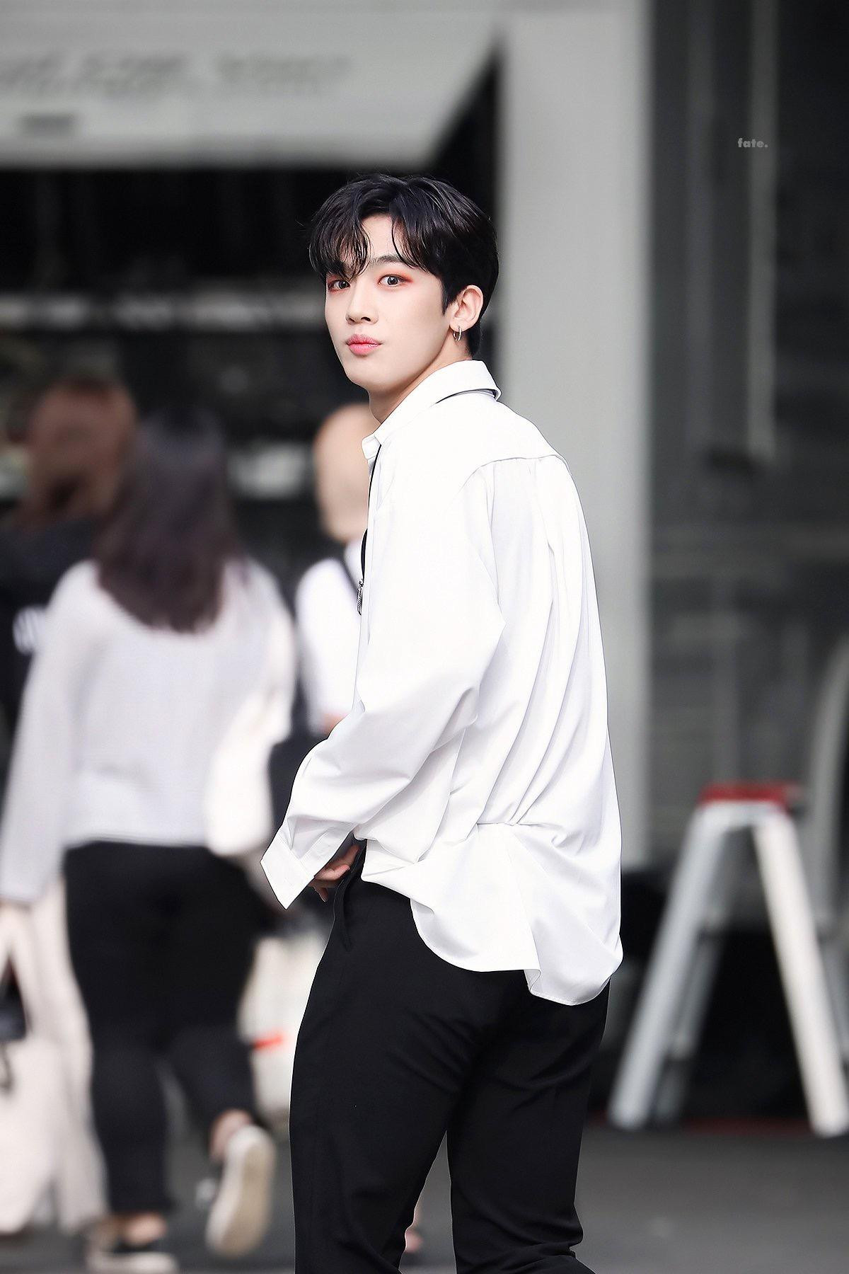 6 thực tập sinh 'Produce X 101' đẹp tựa nam thần truyện tranh: Bạn xao xuyến trước nhan sắc của ai? Ảnh 8