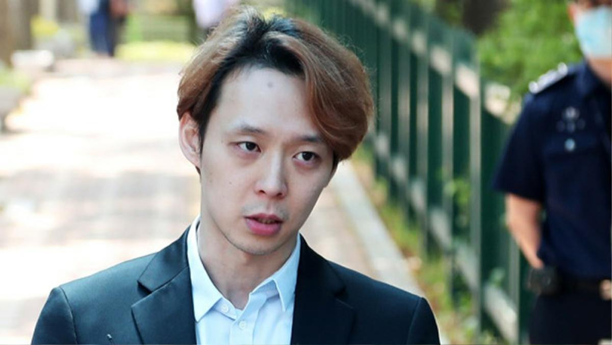 Park Yoo Chun cúi đầu xin lỗi sau khi nhận bản án cuối cùng của tòa án vì vụ bê bối liên quan đến ma túy Ảnh 1