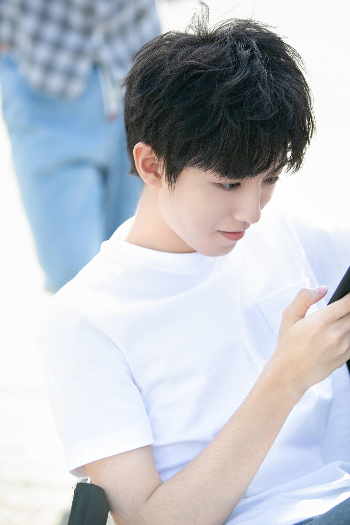 20 sao Hoa ngữ được yêu thích nhất tháng 6: Vương Tuấn Khải (TFBOYS) tiếp tục lập kỷ lục 17 tháng đứng đầu Ảnh 20