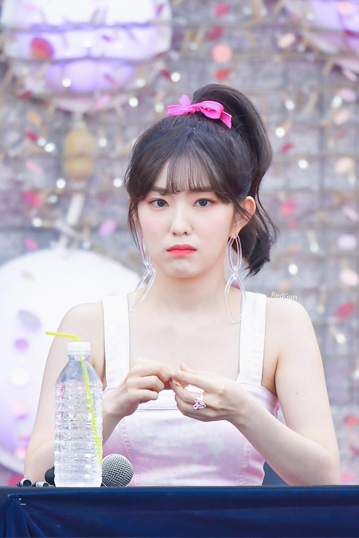 Irene giống như búp bê trong ảnh chụp fansign cùng Red Velvet Ảnh 3